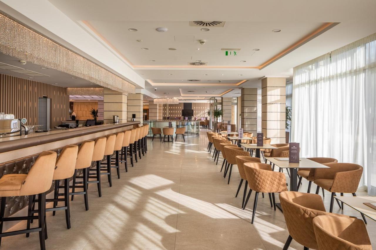Greenfield Hotel Golf & Spa Buk Ngoại thất bức ảnh