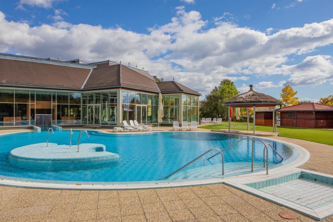 Greenfield Hotel Golf & Spa Buk Ngoại thất bức ảnh
