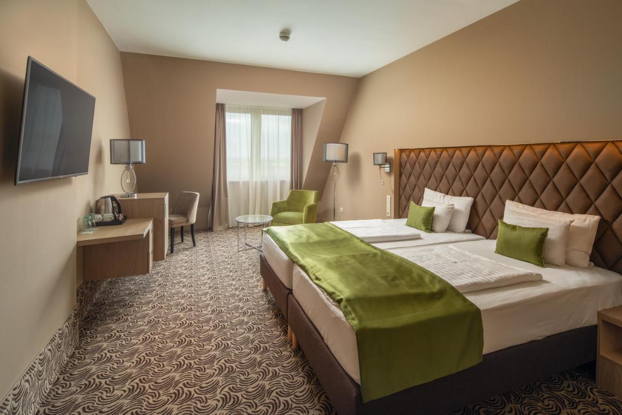 Greenfield Hotel Golf & Spa Buk Ngoại thất bức ảnh