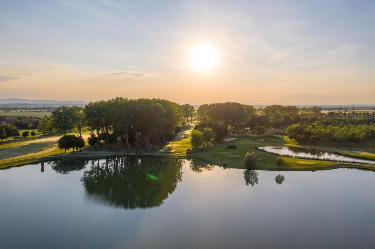 Greenfield Hotel Golf & Spa Buk Ngoại thất bức ảnh