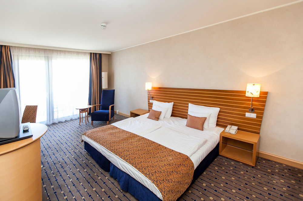 Greenfield Hotel Golf & Spa Buk Ngoại thất bức ảnh