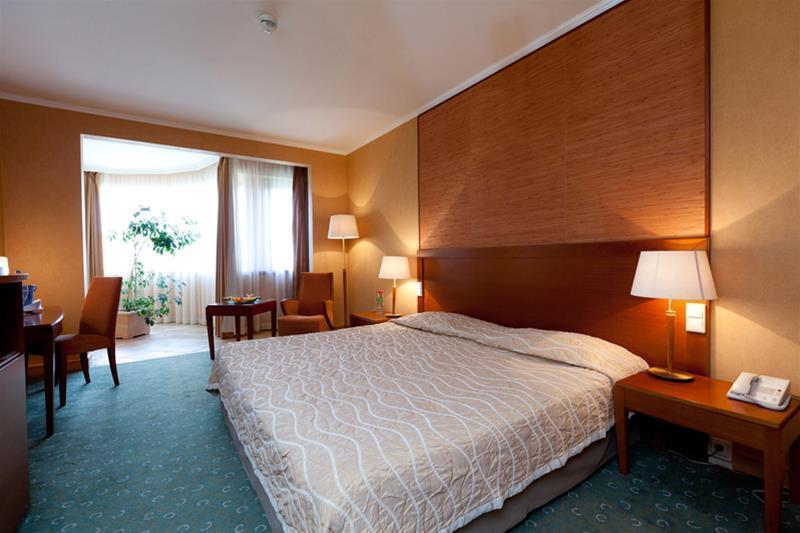 Greenfield Hotel Golf & Spa Buk Ngoại thất bức ảnh