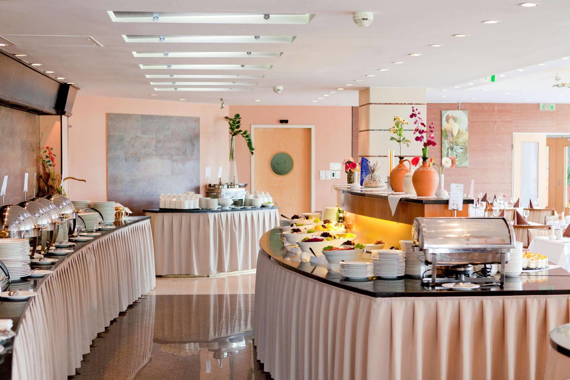 Greenfield Hotel Golf & Spa Buk Ngoại thất bức ảnh
