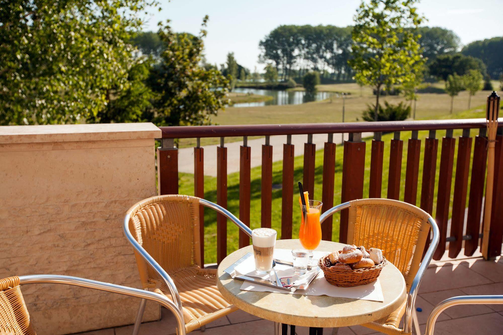 Greenfield Hotel Golf & Spa Buk Ngoại thất bức ảnh