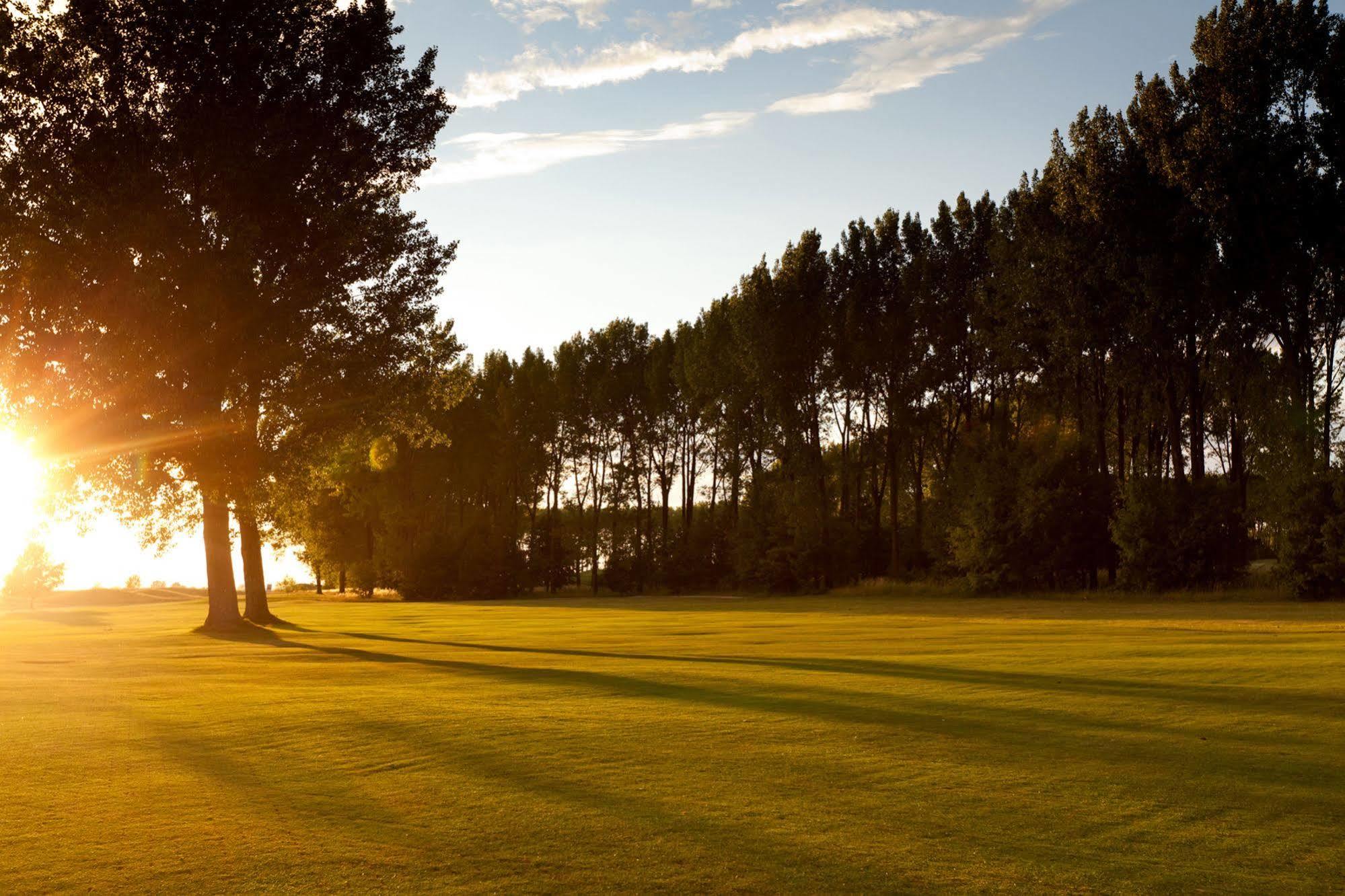 Greenfield Hotel Golf & Spa Buk Ngoại thất bức ảnh