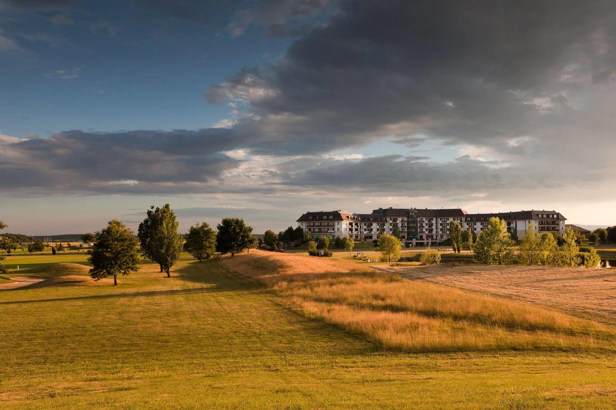 Greenfield Hotel Golf & Spa Buk Ngoại thất bức ảnh