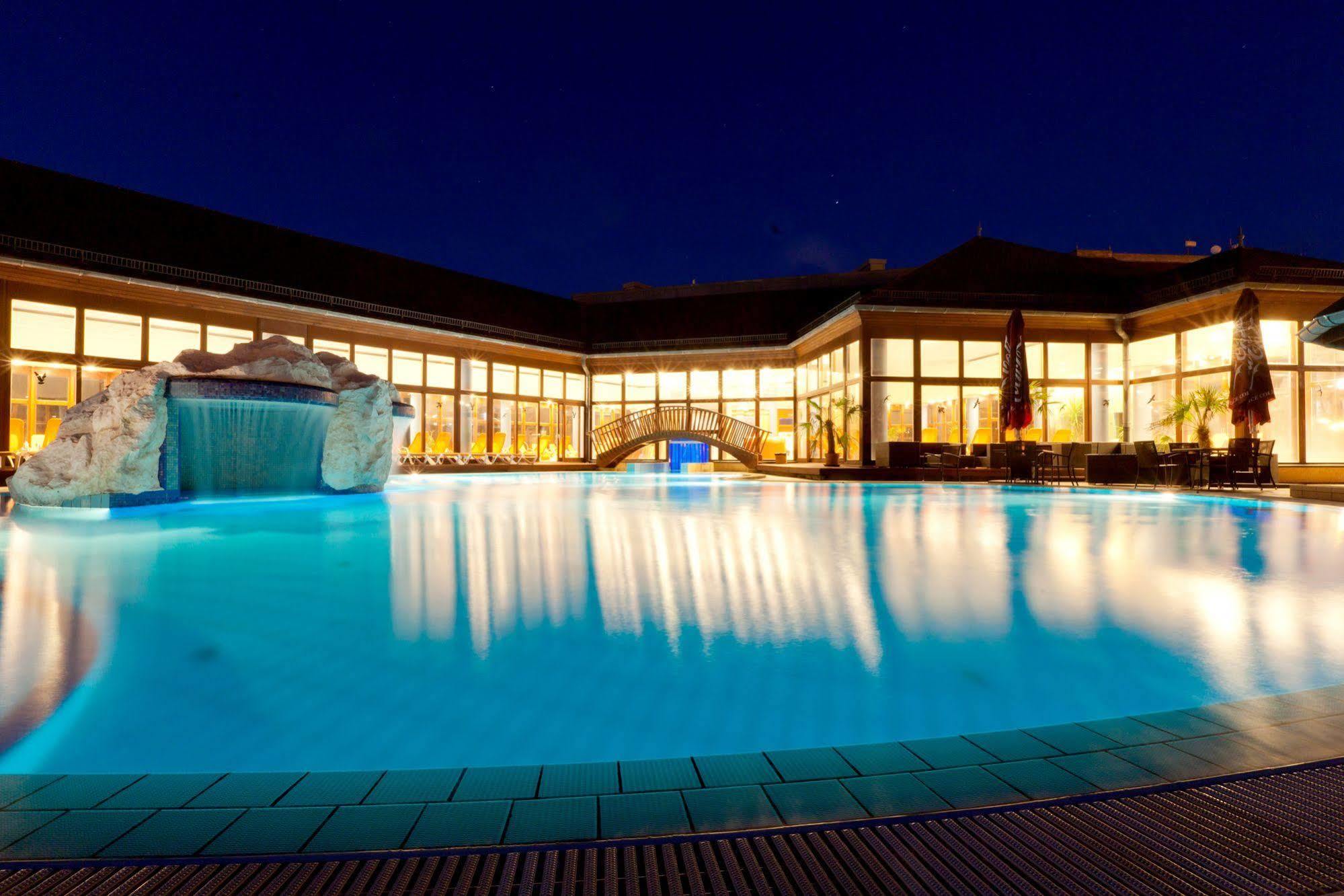 Greenfield Hotel Golf & Spa Buk Ngoại thất bức ảnh